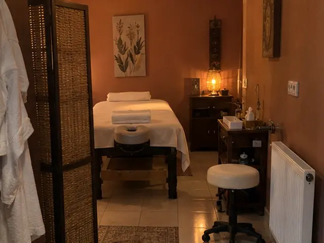 Paravanlı, mumla aydınlanan masaj odası — Büyükdere, Masaj Salonun